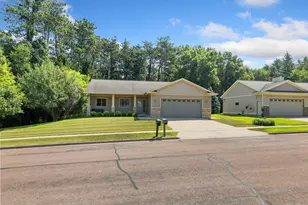 4086 Pineview St, Onalaska, WI 54650 - Photo 2