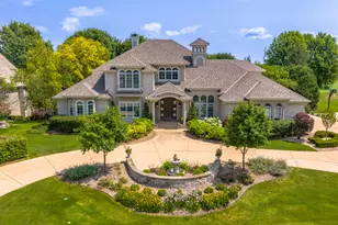 800 N Ponderosa Dr, Hartland, WI 53029 - Photo 1