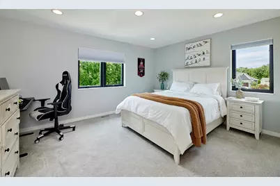 13680 W Upland Ridge Ct, New Berlin, WI 53151 - Photo 16
