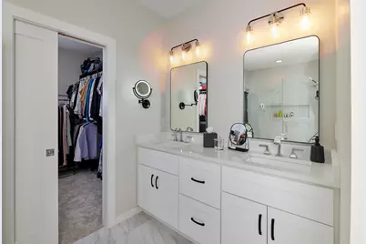 13680 W Upland Ridge Ct, New Berlin, WI 53151 - Photo 14
