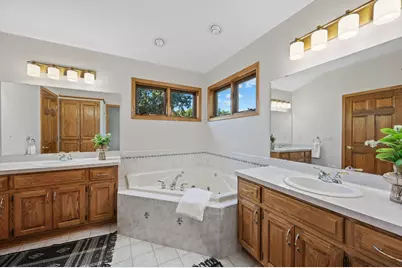 13510 W Edgewood Ct, New Berlin, WI 53151 - Photo 24