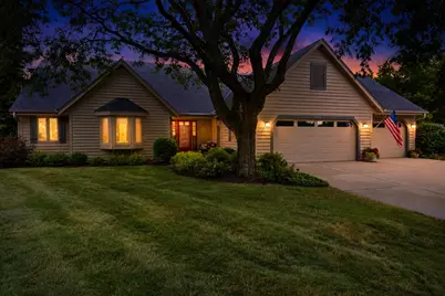 2203  Napa Trl, Waukesha, WI 53188 - Photo 2