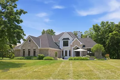 W307N2873  Fieldwood Dr, Delafield, WI 53072 - Photo 2