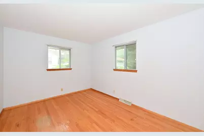 6937  Willow Brook Rd, Racine, WI 53402 - Photo 12