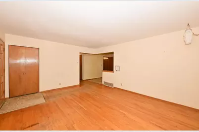 6937  Willow Brook Rd, Racine, WI 53402 - Photo 4