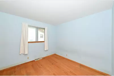 6937  Willow Brook Rd, Racine, WI 53402 - Photo 14