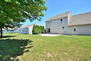 1525 Whitewater Dr, West Bend, WI 53095 - Photo 30