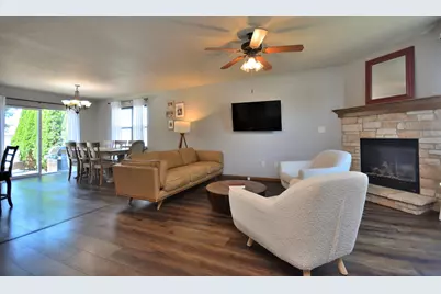 1525  Whitewater Dr, West Bend, WI 53095 - Photo 2
