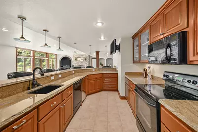 3277 N Canterbury Ln, Summit, WI 53066 - Photo 44
