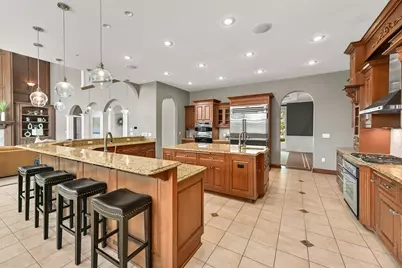 3277 N Canterbury Ln, Summit, WI 53066 - Photo 12