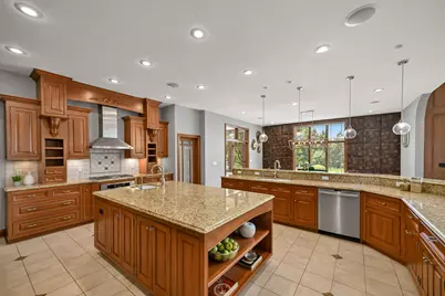 3277 N Canterbury Ln, Summit, WI 53066 - Photo 10