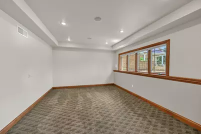 3277 N Canterbury Ln, Summit, WI 53066 - Photo 48