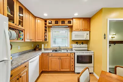 423 N Hine Ave, Waukesha, WI 53188 - Photo 6