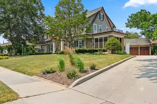 822 Hawthorne Terrace, Manitowoc, WI 54220 - Photo 4
