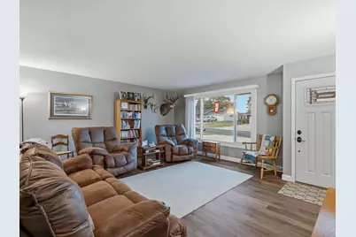 1716  Eisenhower St, New Holstein, WI 53061 - Photo 4
