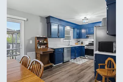 1716  Eisenhower St, New Holstein, WI 53061 - Photo 6