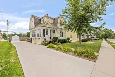 719  Michigan Ave, North Fond du Lac, WI 54937 - Photo 1