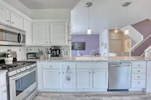 14025 W Lenox Dr, New Berlin, WI 53151 - Photo 6