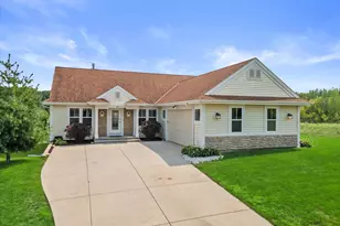 706 Sierra St, Hartford, WI 53027 - Photo 1