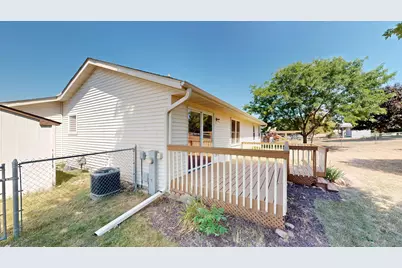 280  Crestview Ln, Lake Mills, WI 53551 - Photo 8