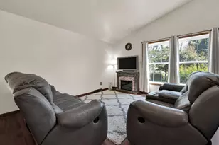 8820 W Travis Ln, Franklin, WI 53132 - Photo 16