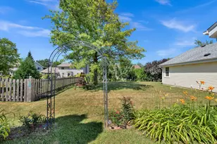 8820 W Travis Ln, Franklin, WI 53132 - Photo 8
