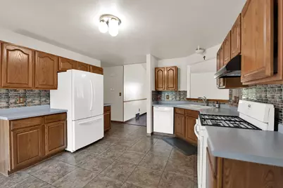 8820 W Travis Ln, Franklin, WI 53132 - Photo 20
