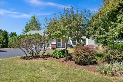 8820 W Travis Ln, Franklin, WI 53132 - Photo 2