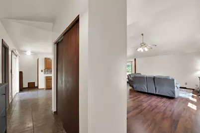 8820 W Travis Ln, Franklin, WI 53132 - Photo 14