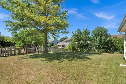 8820 W Travis Ln, Franklin, WI 53132 - Photo 10