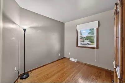 2710  Concord Dr, Racine, WI 53403 - Photo 10