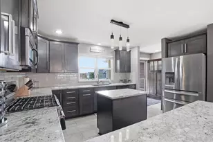 4075 Wyndham Pointe Cir, Brookfield, WI 53005 - Photo 8