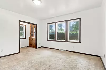 2910  Northwestern Ave, Racine, WI 53404 - Photo 8