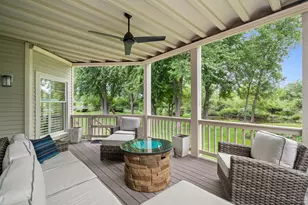 401 Abbey Ridge Ct, Fontana, WI 53125 - Photo 2