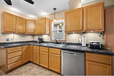 1735 S 92nd St, West Allis, WI 53214 - Photo 8