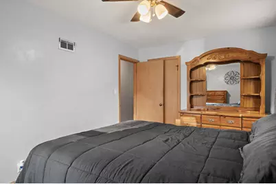 1735 S 92nd St, West Allis, WI 53214 - Photo 16