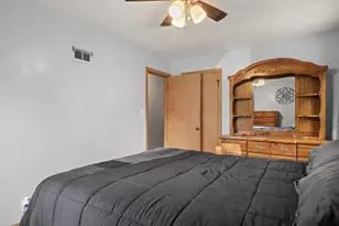 1735 S 92nd St, West Allis, WI 53214 - Photo 16