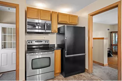 1735 S 92nd St, West Allis, WI 53214 - Photo 10