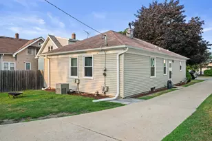 1735 S 92nd St, West Allis, WI 53214 - Photo 24