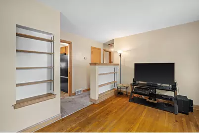 1735 S 92nd St, West Allis, WI 53214 - Photo 6