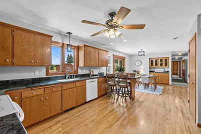 4112  Mueller Dr, Hartford, WI 53027 - Photo 6