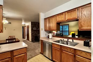 385 Lexington Ct, Pewaukee, WI 53072 - Photo 6