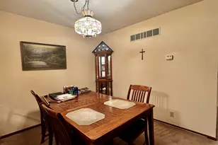 385 Lexington Ct, Pewaukee, WI 53072 - Photo 8