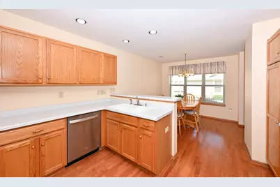 N24W24000  Brandon Oaks Dr #A, Pewaukee, WI 53072 - Photo 8