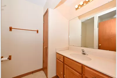 N24W24000  Brandon Oaks Dr #A, Pewaukee, WI 53072 - Photo 18