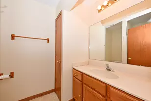 N24W24000 Brandon Oaks Dr, Pewaukee, WI 53072 - Photo 18