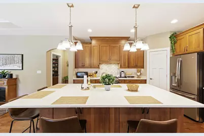 6219 S Delora Ct, New Berlin, WI 53151 - Photo 10