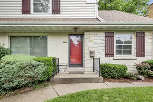 7212 Aetna Ct, Wauwatosa, WI 53213 - Photo 2