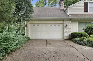 7212 Aetna Ct, Wauwatosa, WI 53213 - Photo 4