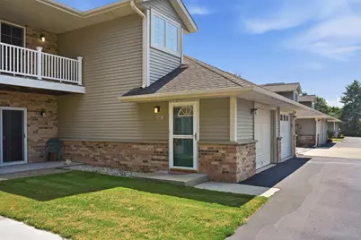 702  Shepherds Dr #8, West Bend, WI 53090 - Photo 2